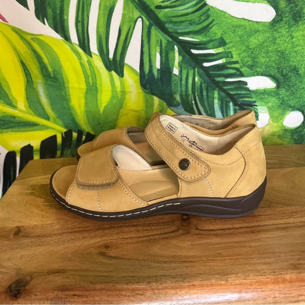 NWOB Waldlaüfer Yellow Brown UK 3.5/ US 6 Spring Summer Fall Vacation Sandals